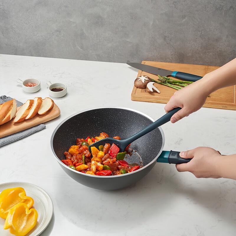 ZWILLING 30cm Non-Stick Wok with Silicone Spatula