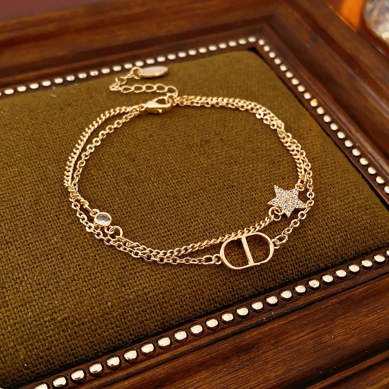 Gold-Plated Zircon Heart Bracelet: Exquisite, Versatile High-End Fashion Jewelry.