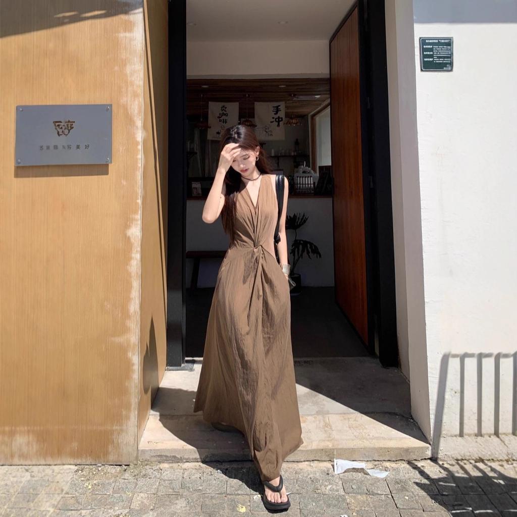 Temperament brown kinked sleeveless vest dress women's summer design long dress v-neck waist thin a-word skirt