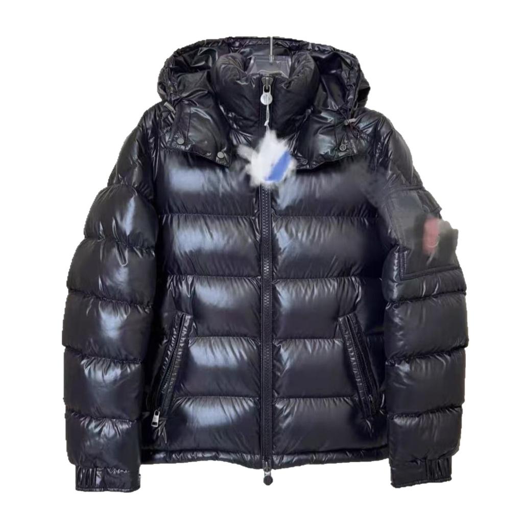The correct version of M in stock is thickened down jacket for men and women, cold-proof short style, glossy hooded, extremely cold Northeast velvet.