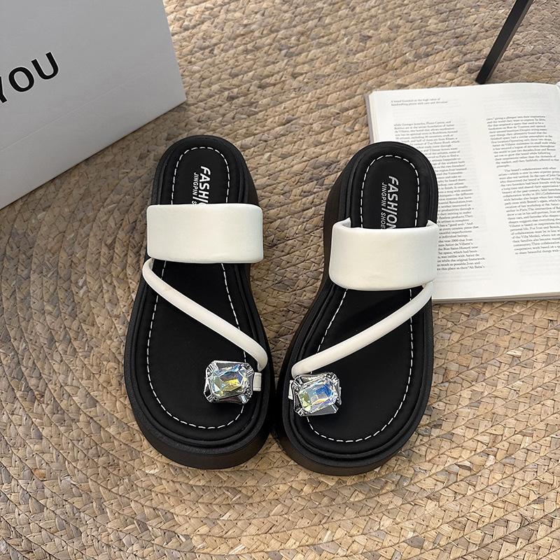 Small Man Height-increasing Platform Beach Shoes Women's Summer Wear 2025 New High-end Rhinestone Cover Toe Slippers