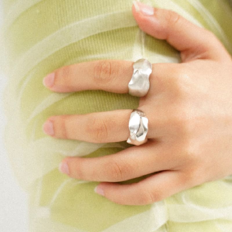 Moodydoo Crumpled paper ring