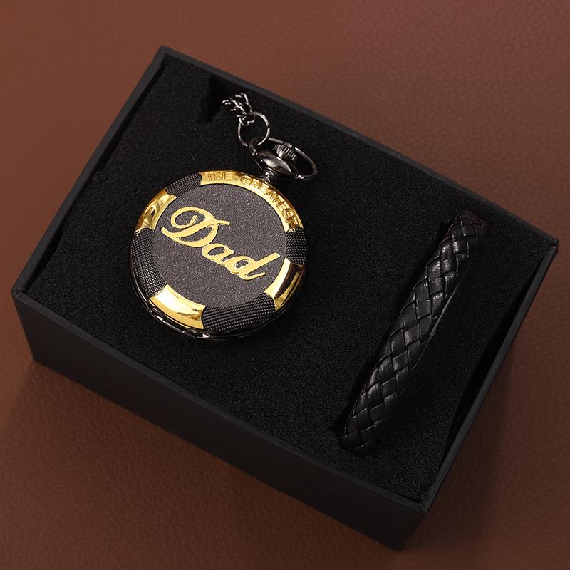 

2 шт./комплект, 1 шт. модные золотые кварцевые карманные часы «папа» и 1 шт. повседневный аналоговый черный браслет из искусственной кожи или серебристое ретро-ожерелье, идеально подходящие для подарка ПАПЕ. чёрный