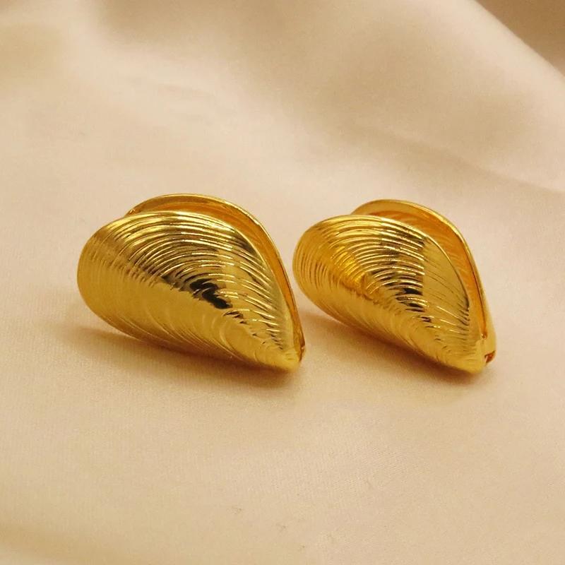 

Vintage Metal Striped Round Heart Earrings for Women European American Retro Ball Drop Earrings Elegent Female Simple Jewelry