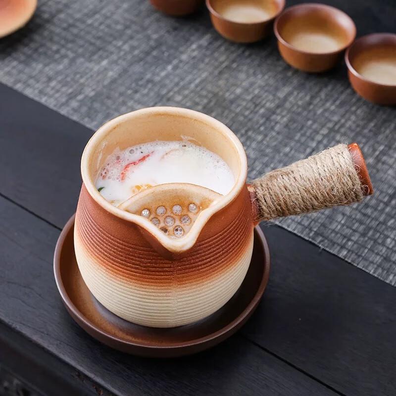 Керамический чайник с боковой ручкой для чая и молока