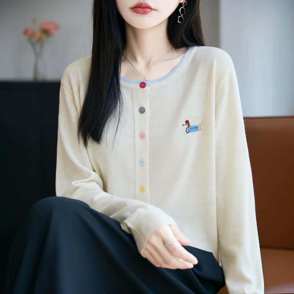Elegant Round Neck Wool Cardigan with Eye-Catching Embroidery and Colorful Buttons, Perfect for Spring and Autumn Commutes.