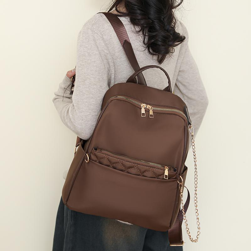 Женский однотонный рюкзак для путешествий с цепочками — фото 8