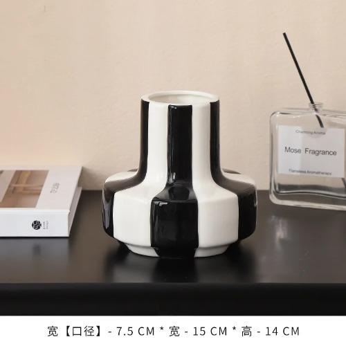 European Ceramic Vertical Striped Vase Water-based Flower Arrangement Container Striped Floral Vase for Room and Dining Table