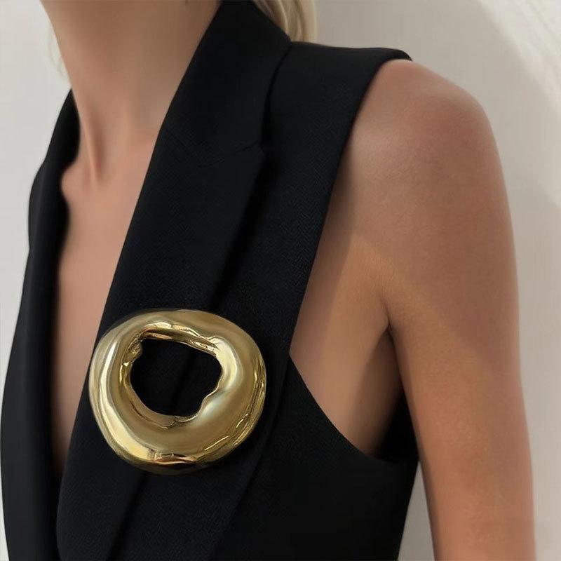 Niche Exquisite High Sense Exaggerated Geometric Brooch Female Cold Wind Unique Temperament Light Luxury Simple Corsage