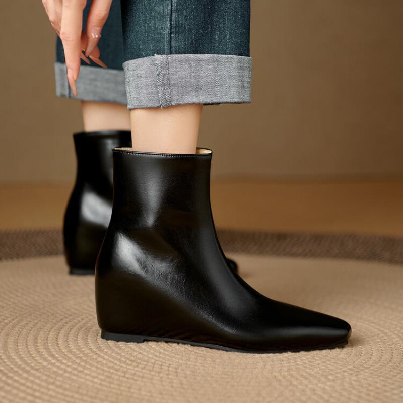 

Autumn and winter women s low boots size 46 women s boots 2025 sleeve solid color European and American pointed wedge leather boots 39 чорний