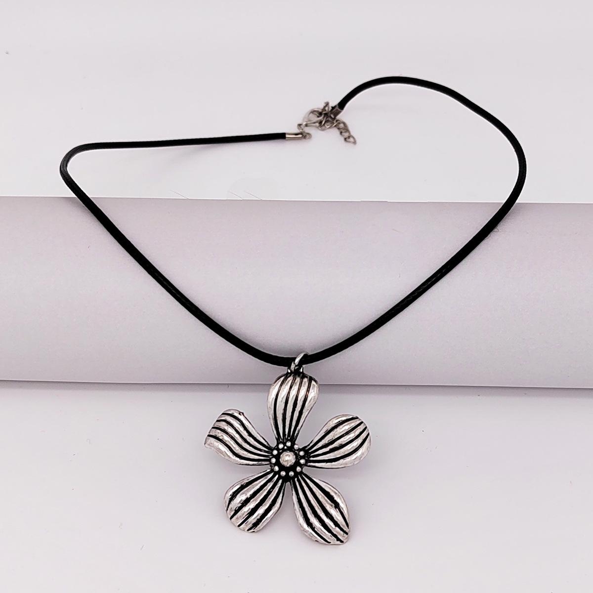 

Цветочные Аксессуары Винтажная Сплавная Декоративная Цепочка Богемный Кулон Ключица Камелия серебряный