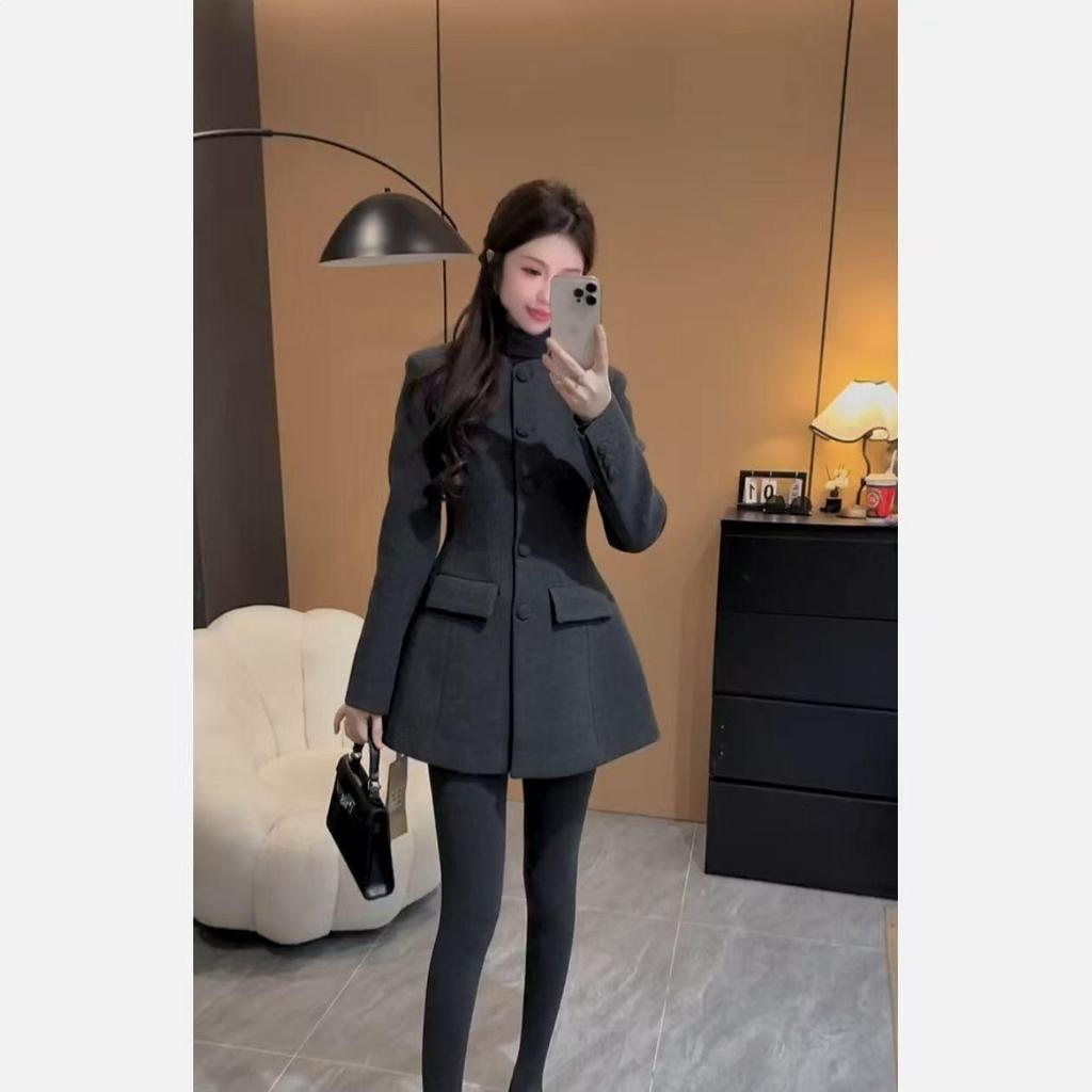 Completo Giacca Nera Stile Hepburn a Vita Stretta & Pantaloncini - Inverno 2026 Estetica Francese