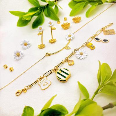 Car Sunglasses Exquisite Bag Small Bee Small Daisy 95 Silver Needle Earrings Necklace Bracelet Set