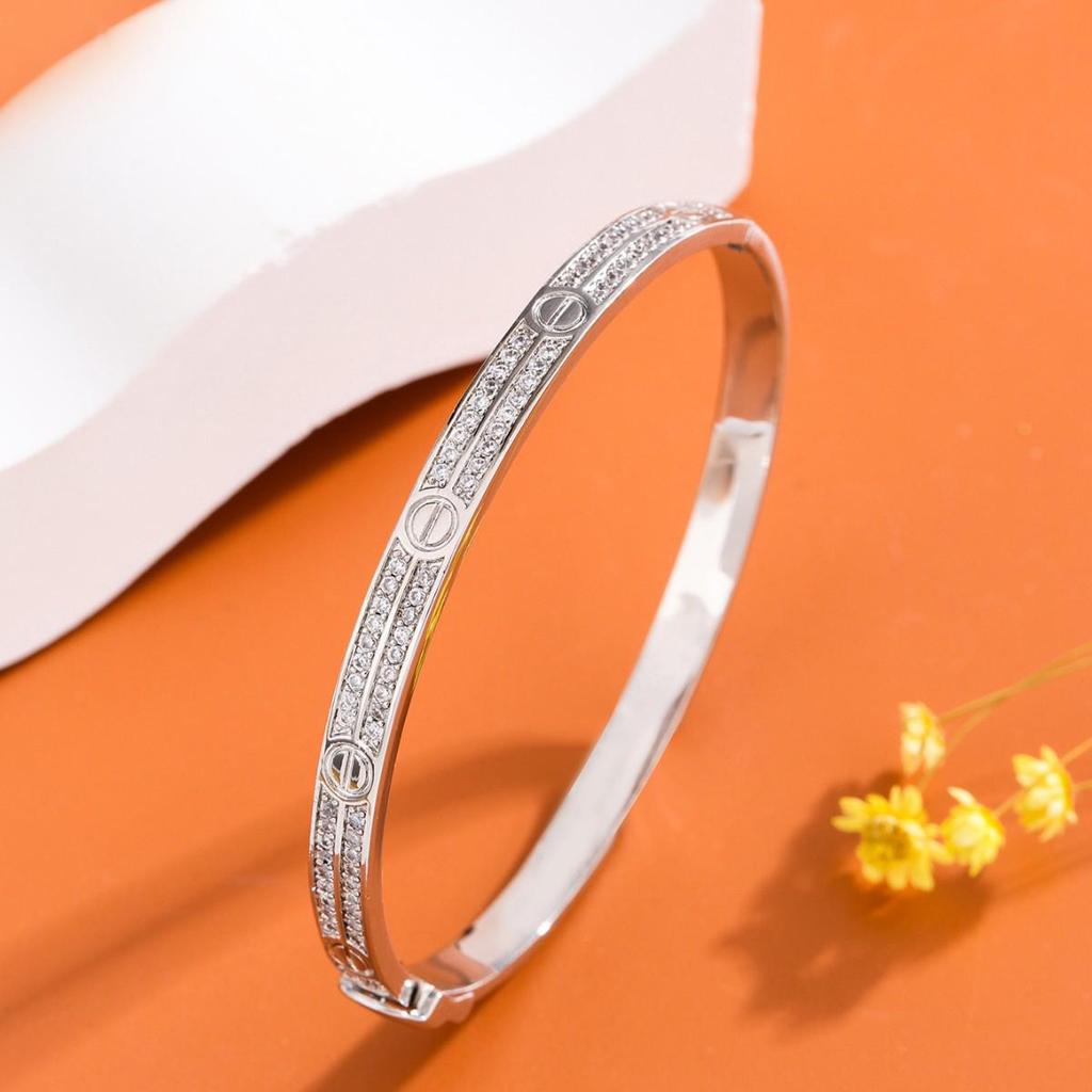 Exquisite Openable Star Bangle with Single Row Pave Diamonds - Trendy, Luxurious Statement Jewelry