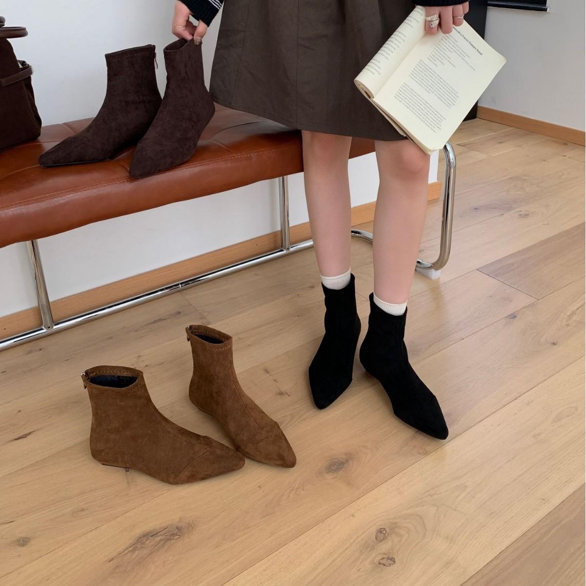 

2025 autumn and winter new temperament pointed head low slope heel Chelsea thin niche low tube women s short boots 39 кофейный