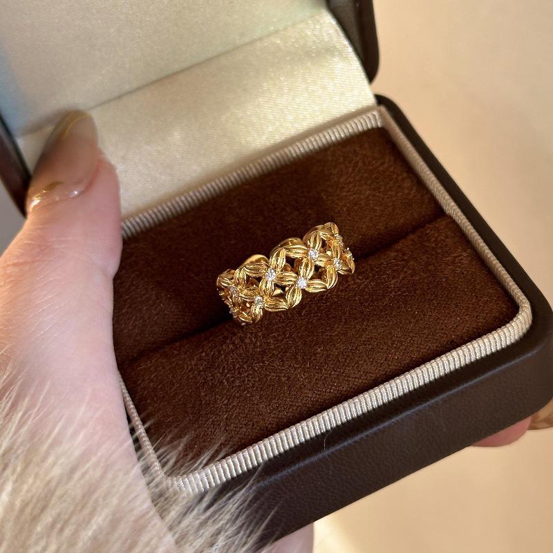 Xiaohongshu Bestseller: Four-Leaf Clover Rhinestone Ring - 2025 Light Luxury Fashion