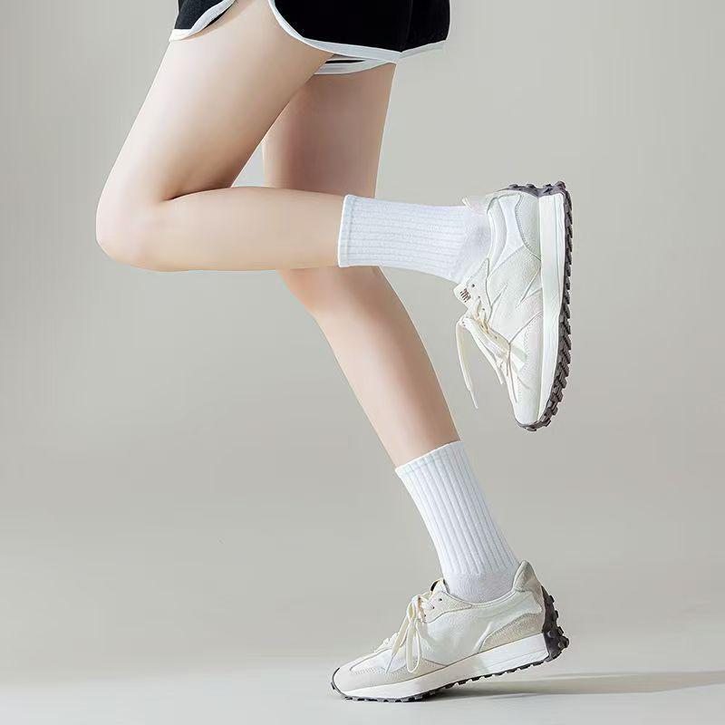 Unisex Unifarbene Rutschfeste Sportsocken: Schweißabsorbierend, Atmungsaktiv, Taillenbetonend, Lang, Herbst/Winter, Minimalistischer Stil