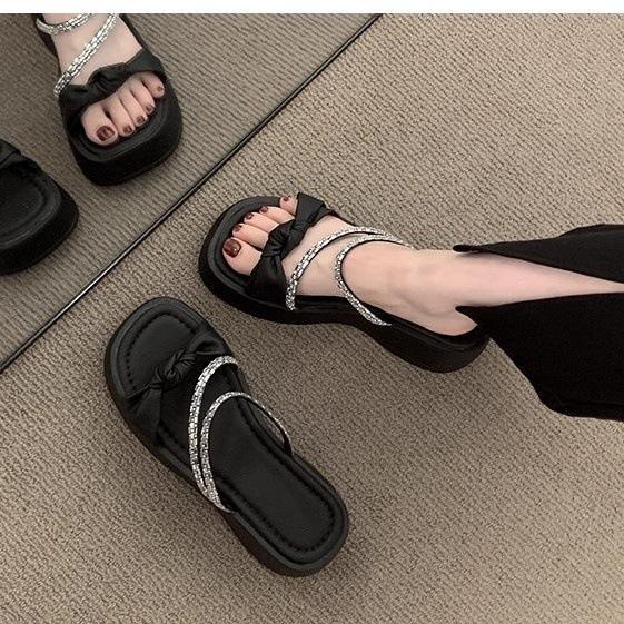 Fairy Style Beautiful Slippers Women's Summer Wear 2025 New French Temperament Rhinestone Thick-bottomed Beach Cool Slippers