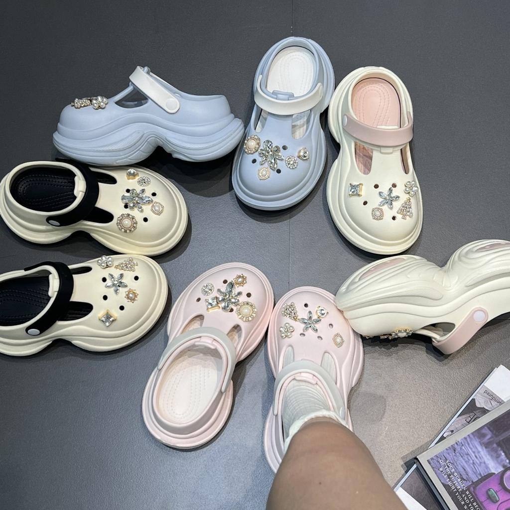 Pearl rhinestone hole shoes women's 2025 summer new outer wear heightened thick-soled breathable non-slip bag head cool slippers