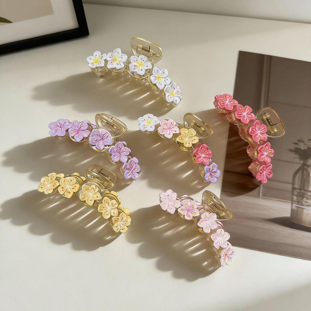 Elegant Floral Claw Hair Clip for Women - Sophisticated Bangs & Side Hair Accessory
