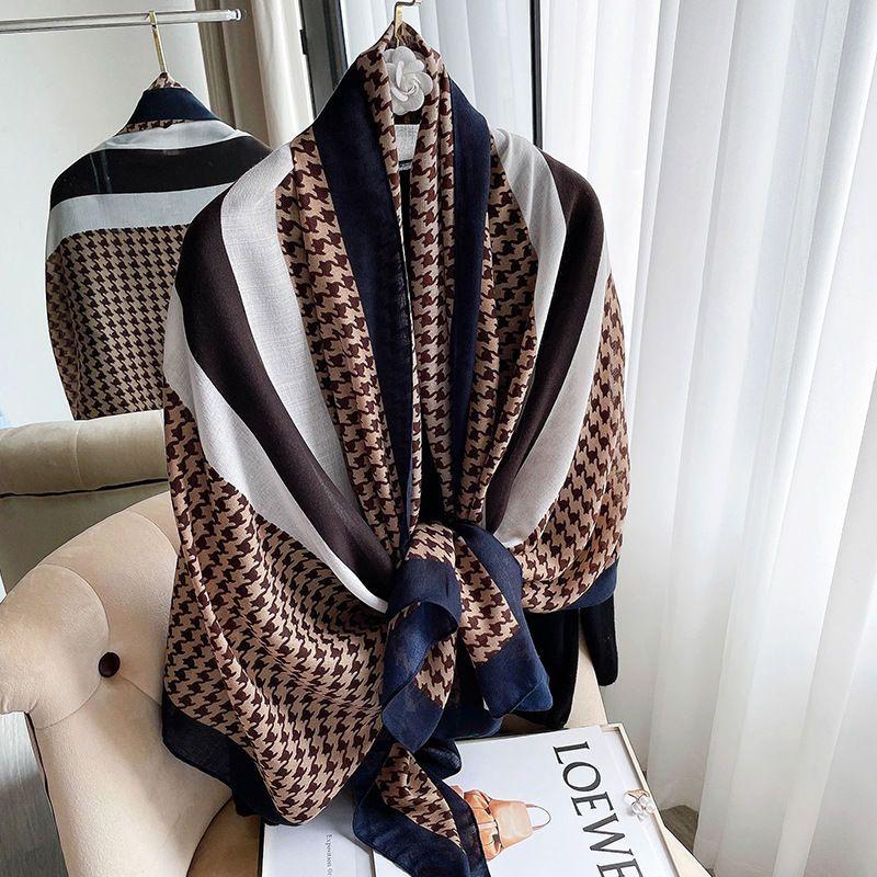 Luxury Brand Autumn and Winter Women New Style Fashion Color Matching Print Silk Scarf Lady Popular Headcloth Beach Shawl