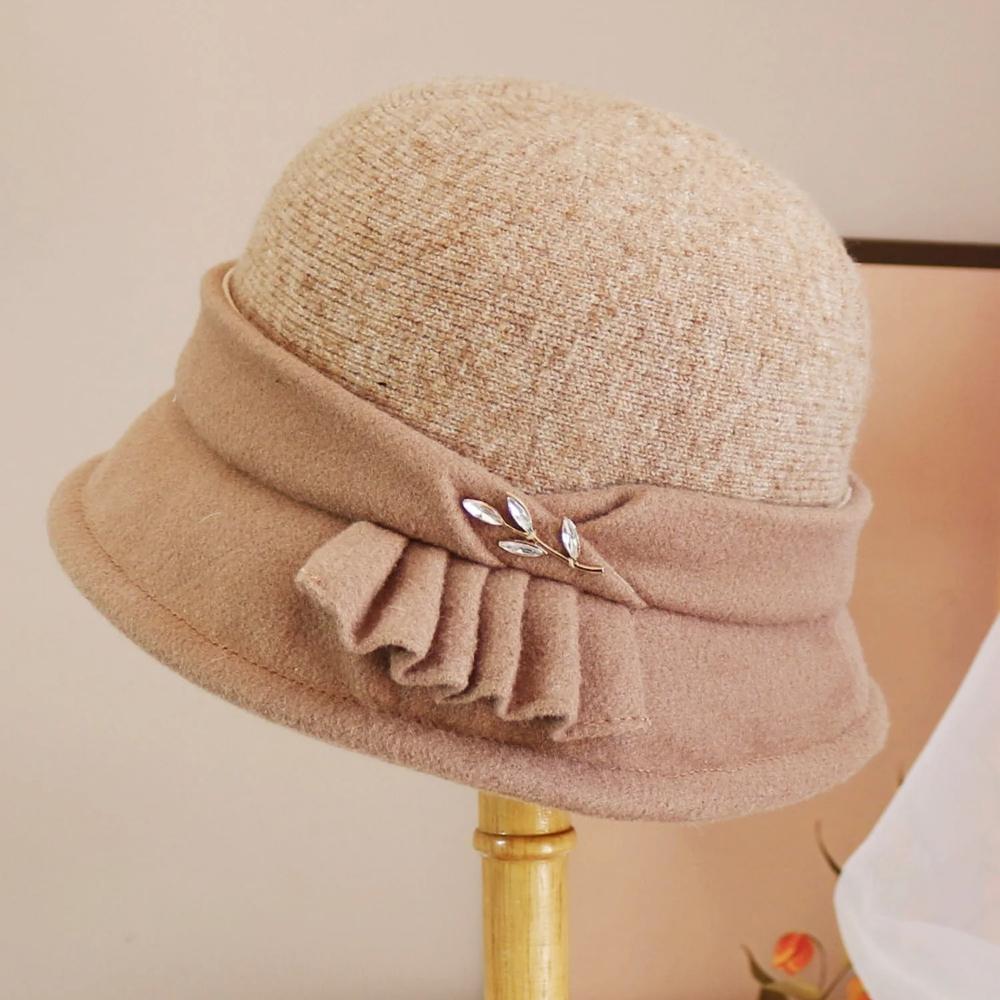 2025 Neue Mütze für Damen Herbst und Winter Gestrickt Warm und Vielseitig Gesichtsbetonend Kleiner Britischer Fischerhut Modisch und Elegant