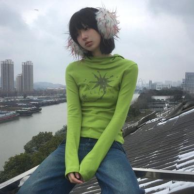 2KWEIRD Camiseta con Capucha Y2k Japonesa Estética Grunge Verde Manga Larga Camiseta Vintage Harajuku Tops con Capucha Años 2000 Ropa de Calle