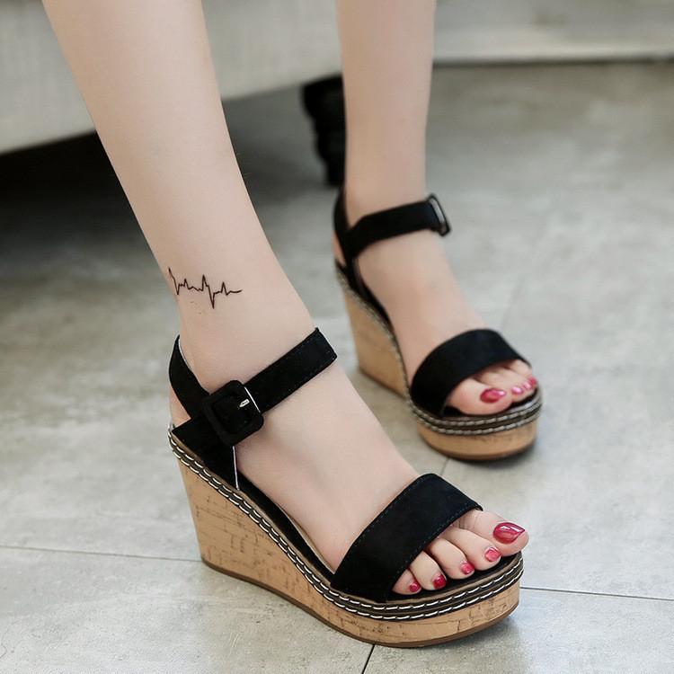 Womens Flat Sandals With Velvet Upper And Ankle Buckle For Summer Casual Wear