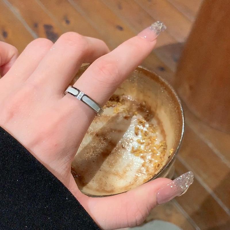 

Women s Titanium Steel Mother of Pearl Ring - Elegant Design, Luxury Band, Stainless Steel Size 8 (Recommended for 120-140 jin)