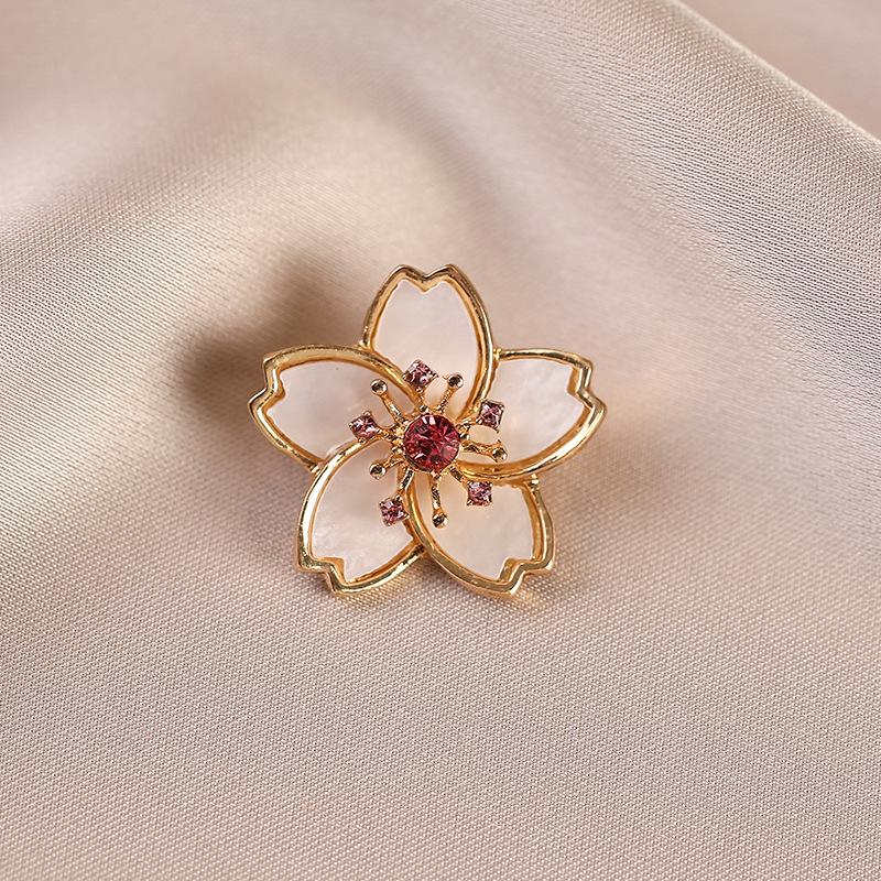 Elegant Pearl Brooch for Women's Suits - High-End Jewelry Pin