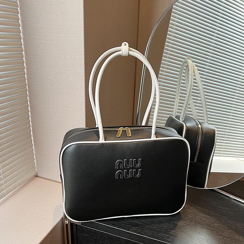 

Винтажная женская сумка большой вместимости 2025 новая весна и лето универсальная сумка через плечо модная дорожная портативная сумка-боулинг 34*11*24 чёрный