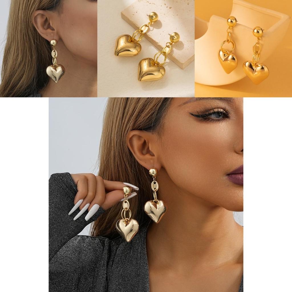 Chic Heart-shaped Earrings Retro Gold Plated Studs Modern Fashionable Winter 2023 Design
