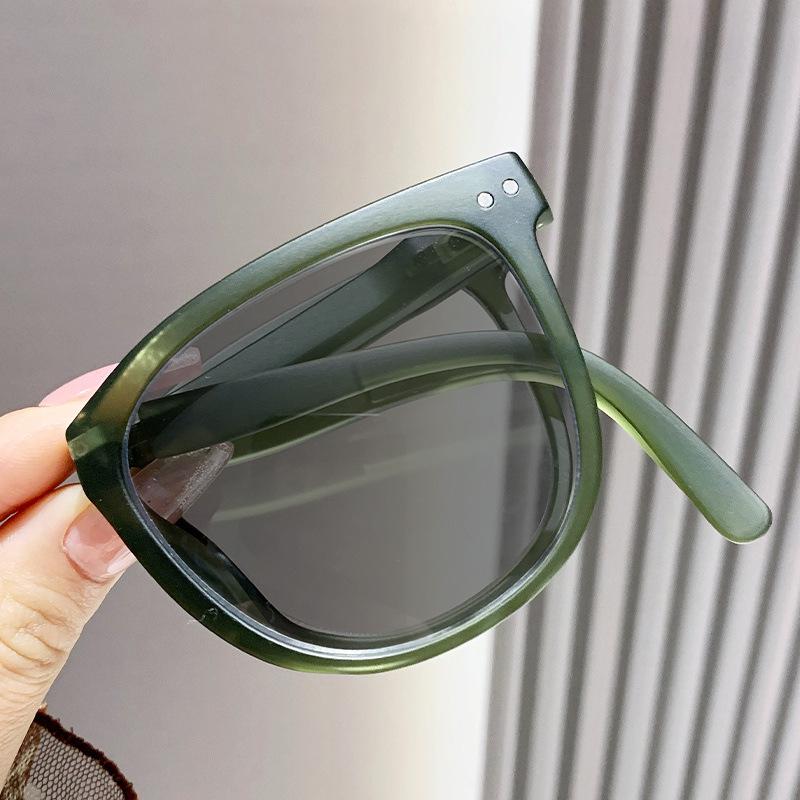 Color-Changing Photochromic Anti-Blue Light Folding Glasses - Fashionable Myopia Glasses