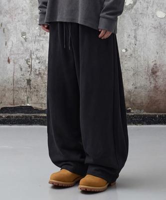 AGOD Side Pleat Curved Sweatpants [Black]