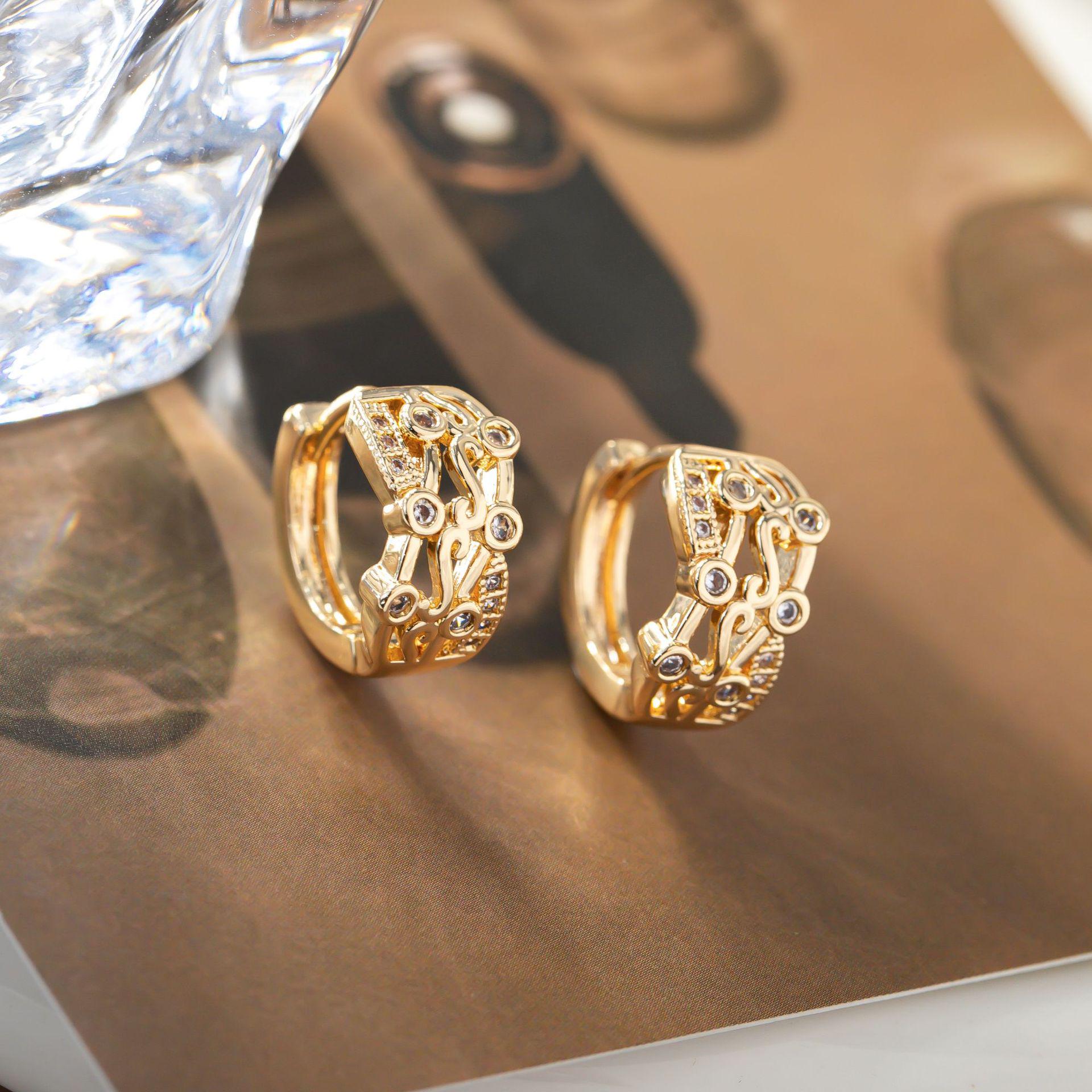 Elegant European-American Zirconia Retro Stud Earrings with Hollow Design and Ear Cuff for Women