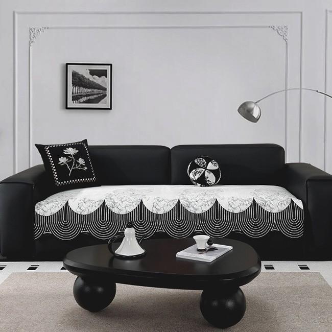 

Special-Shaped Medieval Sofa Cushion Retro High-End Chenille All-Season Non-Slip Black Straight-Row Sofa Cover 70*70cm чёрный