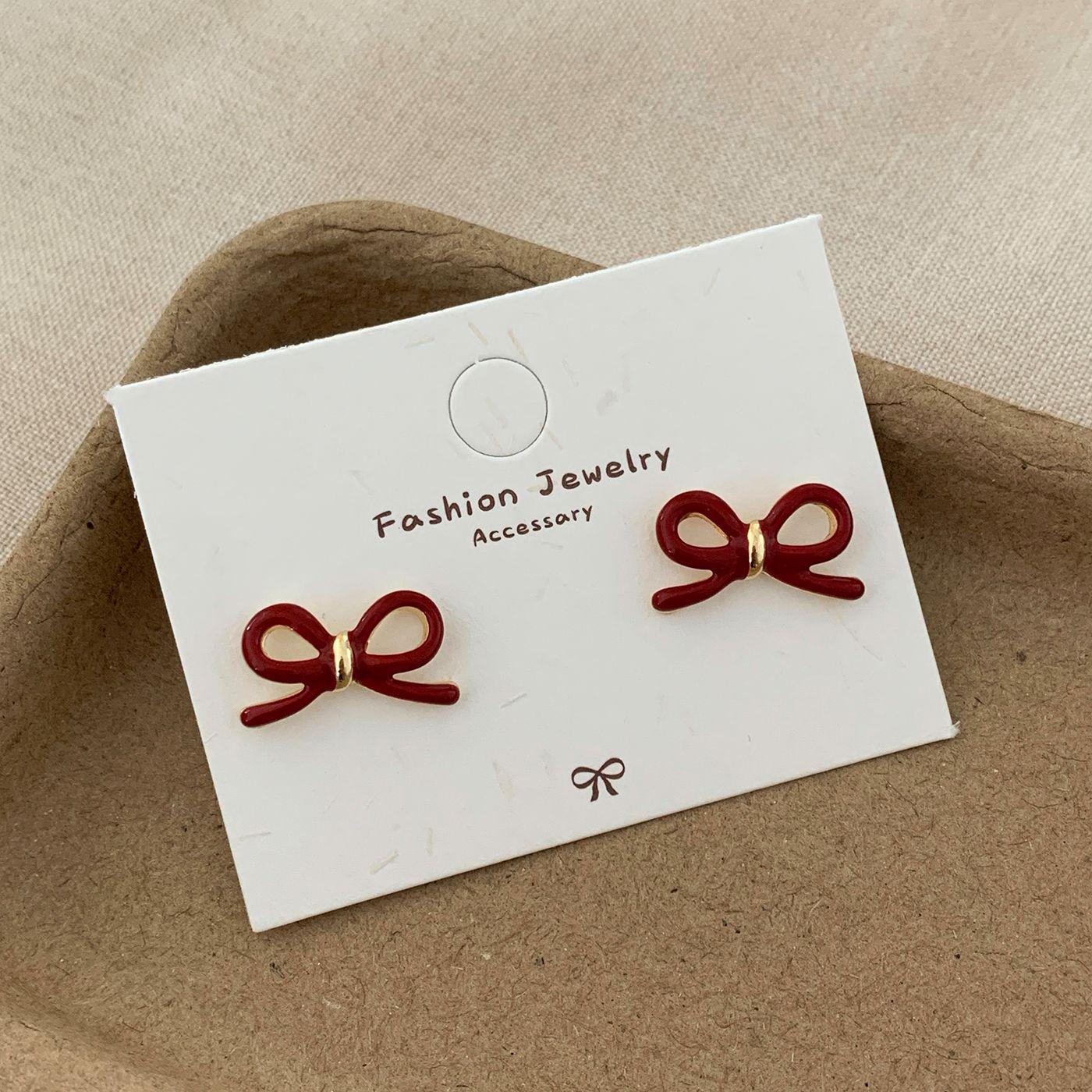 

Праздничные серьги с красными бриллиантами и серебряной иглой — изысканный дизайн для женщин, идеальный вариант для осенних и зимних праздников