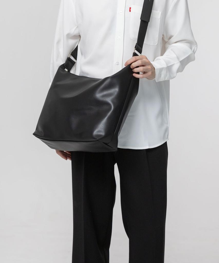 Umbrella On The Go Signature City Stage Leather Crossbody Bag