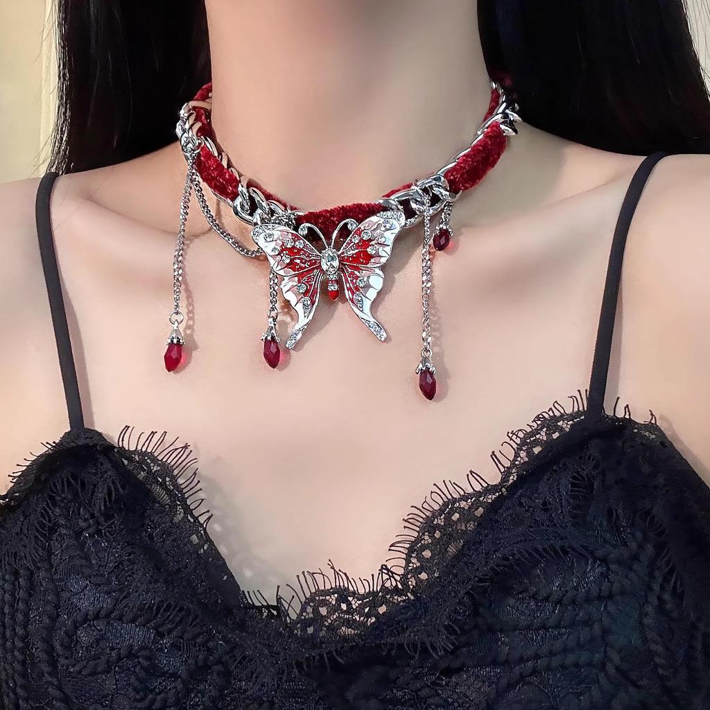 2025 High-End Gothic Punk Necklace: Y2K Dark Style Clavicle Chain for Women