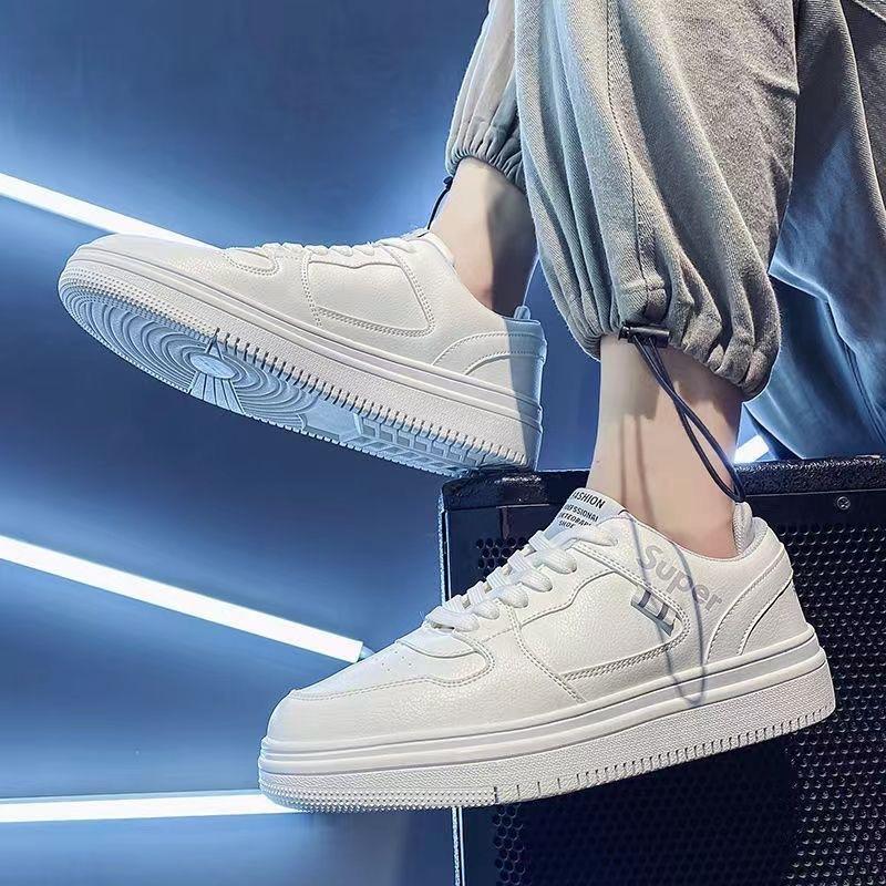 Zapatos de verano para hombre nuevos transpirables zapatos blancos pequeños zapatos deportivos de plataforma versátiles de tendencia para niños zapatos casuales de skate zapatos de moda