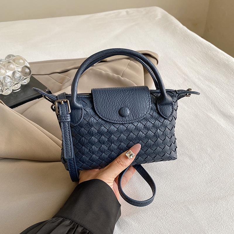 

Плетеная сумка женская новая высококачественная текстура популярная сумка-мессенджер с пельменями нишевая темпераментная сумка на плечо темно-синий