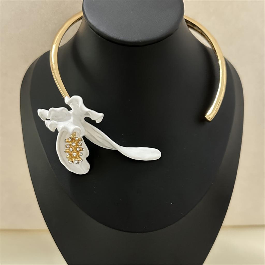 Tooxika Heavy Duty Vintage Metal Enamel Warbler Tail Flower Open Collar Fashion High Sense Choker Collarbone Chain