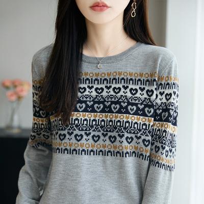 A Long-sleeved Heart-shaped Jacquard Pullover for Women, A New Retro Round-neck Sweater for Early Autumn