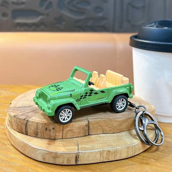 Keychain Pendant Pull Back Pickup Truck Design Key Chain Stress Relief Toy Firm Keychain Attachment Schoolbag Accessory