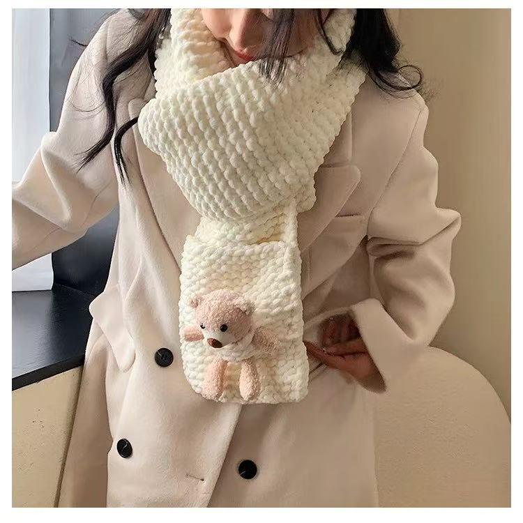 DIY Chunky Yarn Pocket Bear Scarf Kit - Hand-Knit Neck Warmer Gift for Boyfriend/Girlfriend