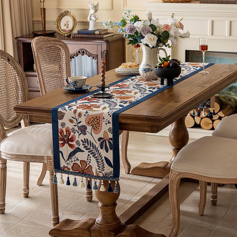 Americký retro etnický žakárový běhoun na stůl s třásněmi