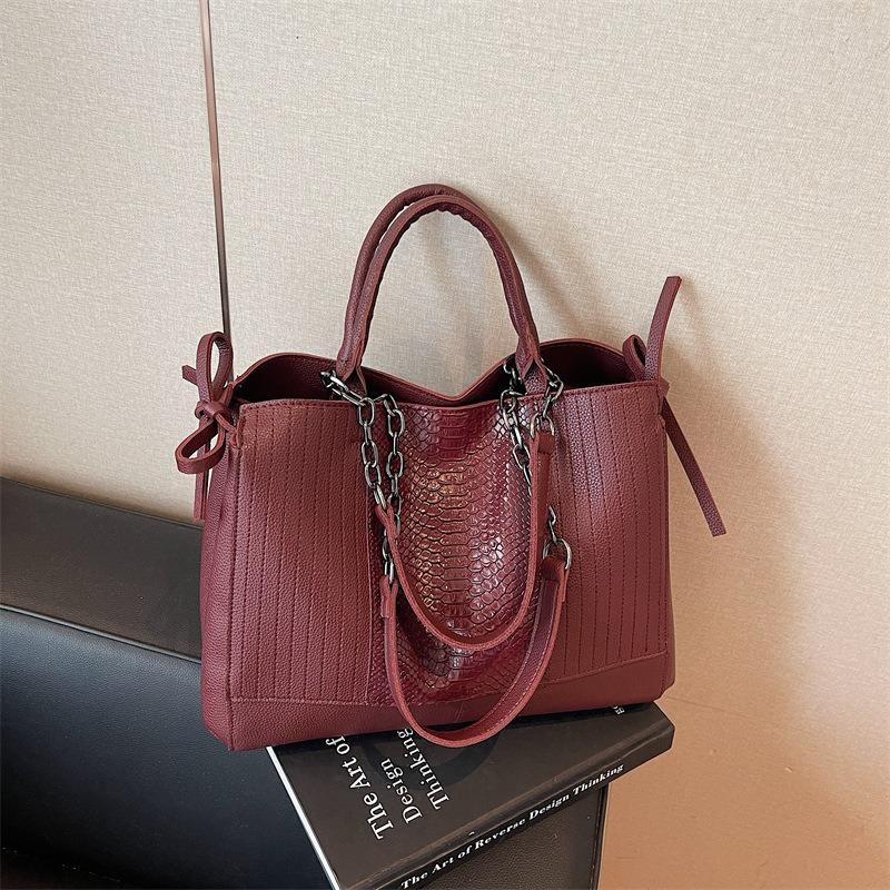 New retro large-capacity handbag fashionable women's texture light luxury tote bag solid color shoulder bag