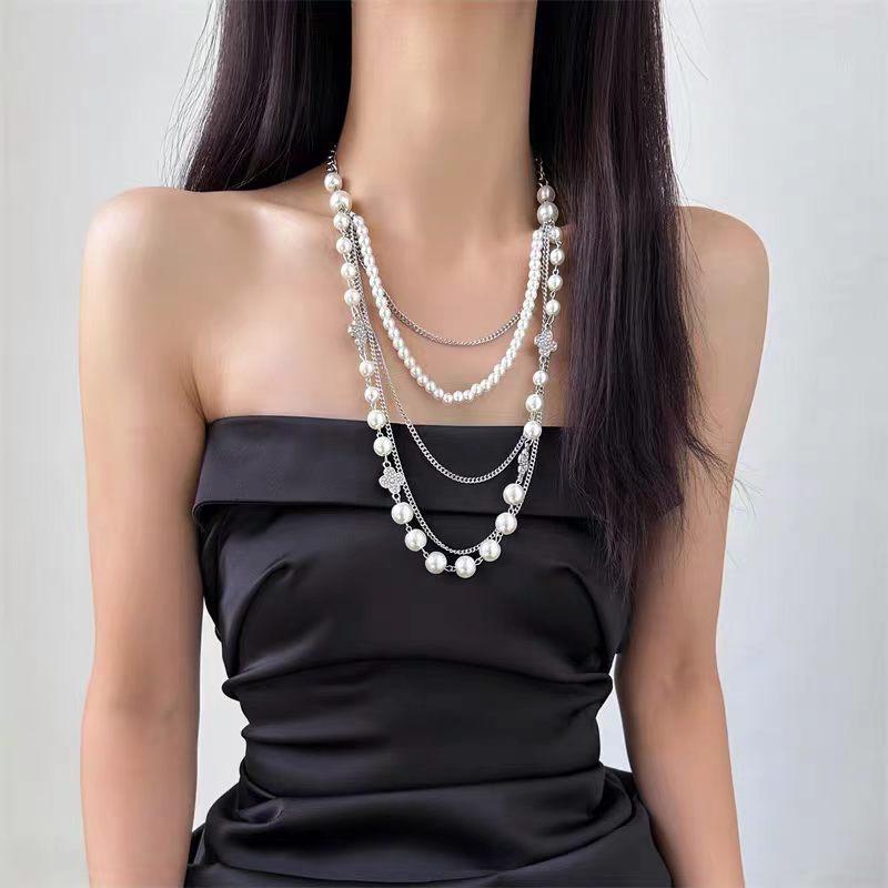 Vintage Multi-layer Four-leaf Clover Necklace for Women, Niche, Versatile, Fashionable Design, Clavicle Chain, Sweater Chain, Trendy