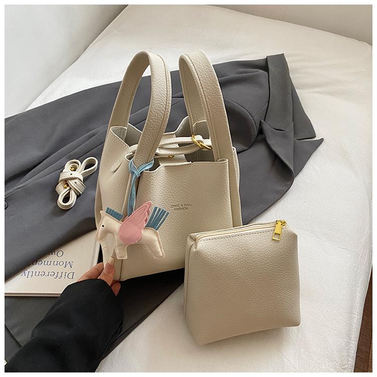 Retro portable bucket bag women's new large-capacity women's messenger bag fashionable versatile high-end shoulder bag trendy