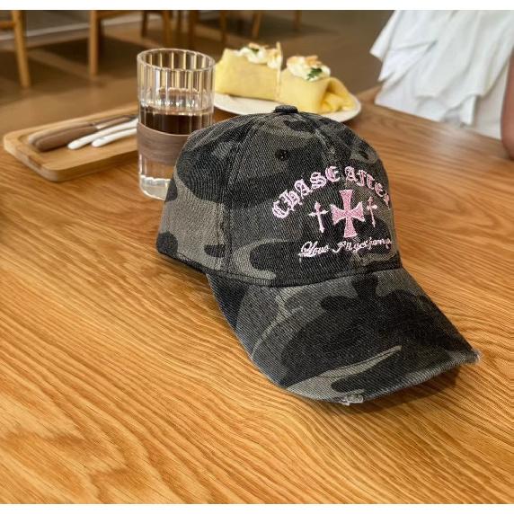 Niche vintage-style cross-embroidered camouflage baseball cap for women, versatile streetwear soft-top hat